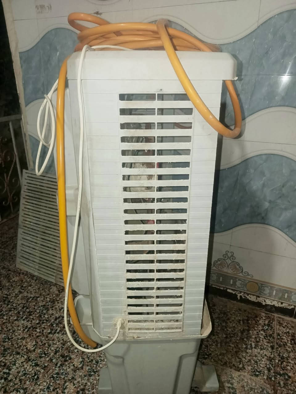 السلام عليكم مبرده شغاله كلشي مابيه عوزه بس ليف 
سعر ٥٠ وبيه مجال 
***********وتساب
