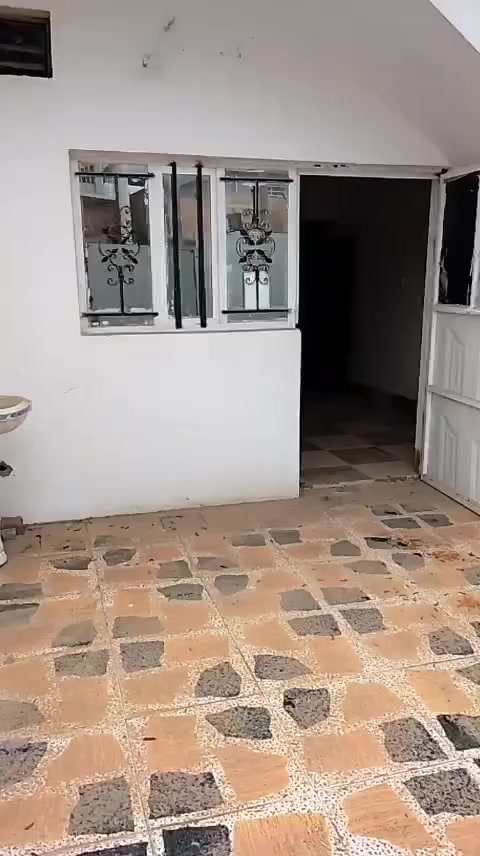 دار للبيع ١٠٠ متر طابو صرف  بيت نطيف سيراميك  عنوان الدار كركوك حي القادسيه خلف مصور كوداك ***********سعر
