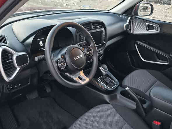 🚗 للبيع كيا سول 2023 – وارد أمريكي
✨ دخول جديد باسمي – بحالة الزيرو
🔥 ماشيــة فقط 3000 ميل (دخلت ماشية 1800 mi)
⚠️ الحادث: بسيط جدًا ومذكور بالصور
✔️ صبغ حافة البنيد فقط – بدون تبديل و بدون اي دواخل 
✔️ السيارة ليبل واحد
✔️ ايرباك الدركة فقط
✔️ محرك، كير، حدادية كلشي نظيف 100%
🔹 المواصفات: واضحة بالكامل بالصور
🔹 سيارة كاملة المواصفات وما بيها أي نقص
💰 السعر: 148$ (بيها مجال بسيط)
📍 الموقع: الحلة – حي الجامعة
📞 للاتصال: ***********
