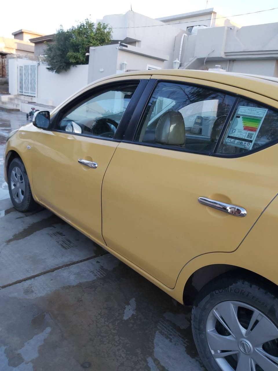 السلام عليكم مكلف بالنشر نيسان سني للبيع موديل 2018 السنوية نافذة لغاية 2030  ضربتها طخه خفيفة ومعدله عالبارد الجاملغ الخلفي صور السونار موجوده بالمنشور للاستفسار ***********
