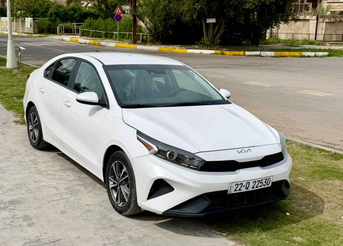 للبيع فقط بدون مراوس
كيا فورتي  موديل 2023
ماشيه 50mمشي امريكا. سيارة. جديدة. اي نقص مابيها
دخول جديد وترقيم اربيل جديد وهزه جديده تحويل لو وكاله مضمون
• المحرك: 2000 دوش
• شاشه تدعم الكاربلي + كاميرا خلفية
• رادار أمامي
• 3 أنظمة قيادة
• تحكمات ستيرن+ نظام تحديد المسار
• السيارة نظيفة جداً وجديدة بمعنى الكلمة بدون اي نقص

حادث جاملغ خلفي صبغ. وبارد بل بنيد ايرباك راجعات سستم بدوون. دواخل وبدون اي نقص 

العنوان / بغداد العطيفية
السعر 148$ وبيهة مجال بسيط
للأستفسار 📞  ***********
