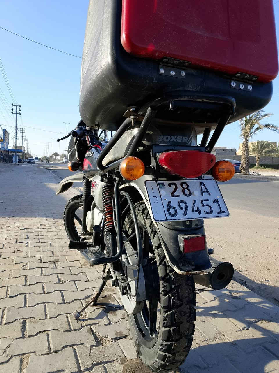 دراجه بوكسر مديل 22 رقم انكليزي باسمي للبيع 
محرك نضيف صوت ناعم دراجه ناعمه تخبل وجاهزه للشغل 
لايت زنون ⚡
كهربائيات مفوله 
مرقم انكليزي باسمي تحويل ثاني يوم شرط 
سعر 2200 مليونين وميتين الف 
لتواصل خاص 
***********
