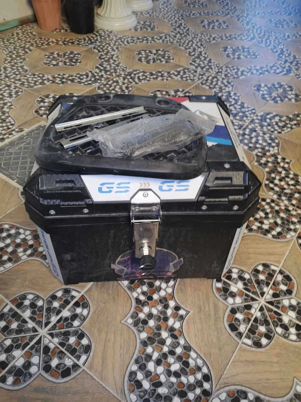 صندوق دراجة نوعGSقوي مقاوم للصدمات والحوادث مبطن جلد مع سيباية وبراغي تعال خاص


**إذا كنت صاحب هذا الإعلان وتريد حذفه لأي سبب، رجاءا أرسل رسالة إلى الدعم الفني**