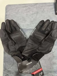 🔥 للبيع – قفازات Alpinestars أصلية 🔥 متوفر:   🖤 اللون: أسود وأحمر   📏 ...