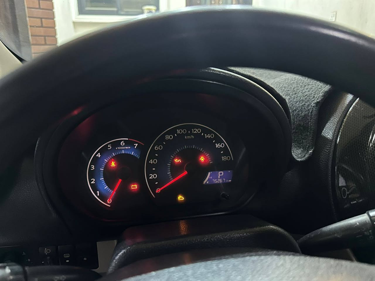 جيلي باندا موديل 2013 رقم بغداد ماشية 75 ألف بيه قطع صبغ أبيع حزام
السعر 4800$ وبيه مجال بسيط 
الاتصال ***********
