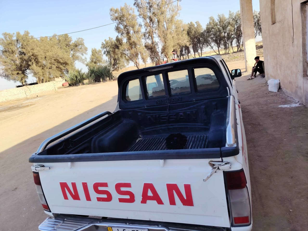 سيارة نيسان لبيع مكفوله كفاله عامه من الصبغ بيه بس لي مشره بربع الاخير مال  جاملغ الخلفي رقم بغداد بسمي تحول ثاني يوم التواصل على الرقم ***********الرقم الثاني وتساب *********** السعر 118 وبيه مجال ديوانية, القادسية
