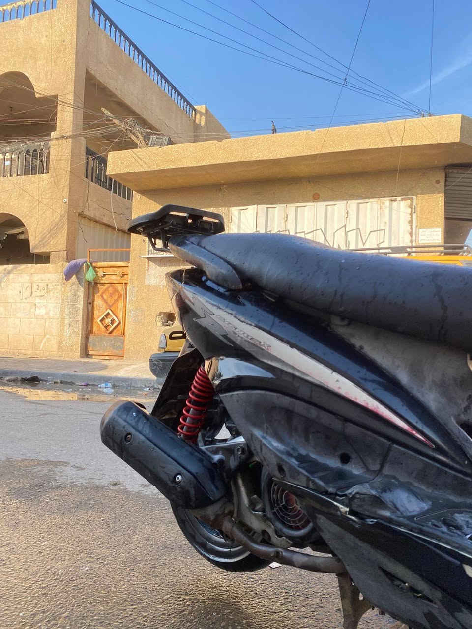 السلام عليكم دراجة سكنس نثية للبيع دراجة حلوة ونضيف شغالة نكرة سلف وهندر نقص باتري مكينة خرسه كهربايات كلهة شغالة دبلات شغلة كفرات كلهة ختم واحد 
مكانك الغزالية سعر 550اوبيهة مجال رقم ***********واتساب
