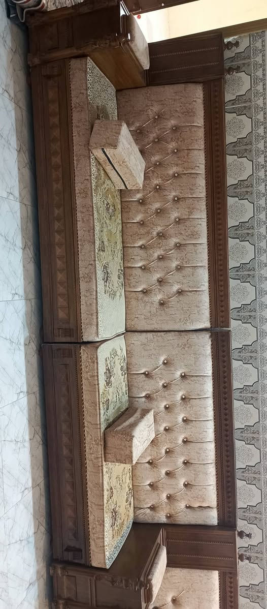 السلام عليكم تخم للبيع مستعمل اقل من سنه اخو الجديد الخشب زان الاصلي شرط الفحص القياس 20 متر السعر 2 مليون 750 وبي مجال للشراي


**إذا كنت صاحب هذا الإعلان وتريد حذفه لأي سبب، رجاءا أرسل رسالة إلى الدعم الفني**