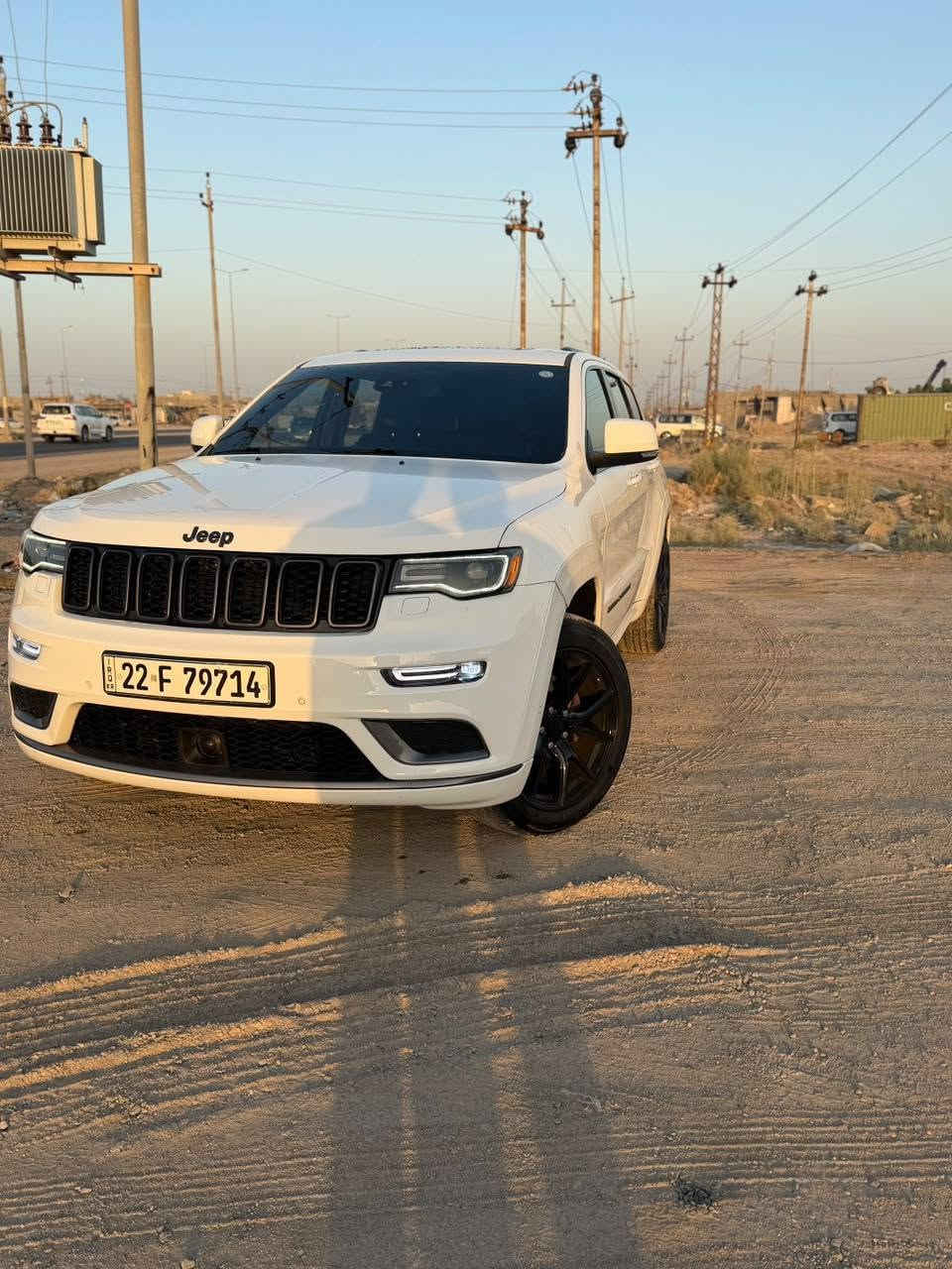 للمراوس فقط فقط والسعر 248
جيب سومت لمتدد 2020  هيمي V8 5.7
اعله مواصفات بجيب رادار امامي مع 4X4
رقم اربيل بسم دكتور بلبصره بس يحول مايسوي وكاله
بيبان عكس السايق الربع الجوه صبغ 
وجاملغ خلفي صفحه السايق ربع صبغ دحجه خفيفه 
جاملغ امامي بارد واحد تبديل سبب بصيط 
مايحتاج تبديل مبدل علمود عواج بصيط 
السياره بجم كبس بدون شواصي ولغود 
صور الحادث عندي كلش خفيف  وماشيه 97 
 مواصفات شنو بالك فول كلش هواي صعبه اذكرهن 
1- جكات او جوبلس تصعد وتنزل بكيفك انته 
2- فورويل وصحراء وثلج وعادي وصخور 
3- جنطه كهرباء 
4- بنرما وخزآ ميموري 
5- كشنات اماميه كهرباء 
6-  المقاعد: مقاعد من الجلد الطبيعي الفاخر (Nappa) مزودة بخواص التدفئة والتبريد مع ذاكرة لحفظ وضعيات القيادة.
7- ستيرآ كهربائي وتدفئه 
8- مري شفط وقلاب عند الرجوع واشاير بلمري 
9-النظام الصوتي: نظام صوتي فاخر جداً من Harman Kardon يحتوي على 19 مكبراً للصوت.
10-نظام التحذير من التصادم الأمامي مع الفرملة التلقائية في حالات الطوارئ.
11-المحرك الاختياري (V8): سعة 5.7 لتر (HEMI)، يولد قوة 360 حصان وعزم دوران 520 نيوتن متر.
12-نظام القيادة (Selec-Terrain): يتيح لك اختيار وضعية القيادة المناسبة للطريق عبر قرص دائري، وتشمل الوضعيات: Auto (تلقائي)، Sand (رمال)، Mud (وحول)، Snow (ثلوج)، وRock (صخور).
 مكاني البصرة الهارثه
 ***********
