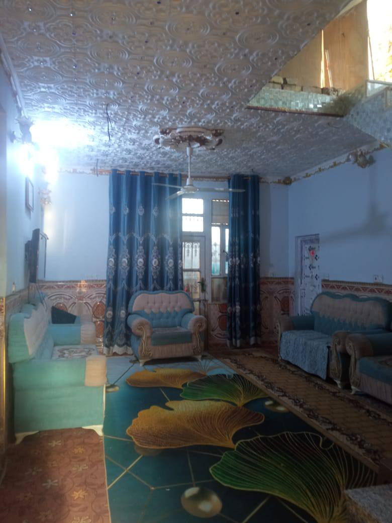 السلام عليكم. دار البيع المساحه ٢١٠متر منطقه المعميره قرب ثانويه التراث يحوي على غرف نوم 4*4واستقبال 7*4وهول  6.5*4.5 ومطبخ. 4.5*3.4 ويحتوي على طابق ثاني بدون صب هيكل وصحيات داخلية وخارجية وحديقه القطعه 14*15السعر ٥٥ للاستفسار الاتصال على الرقم ***********
