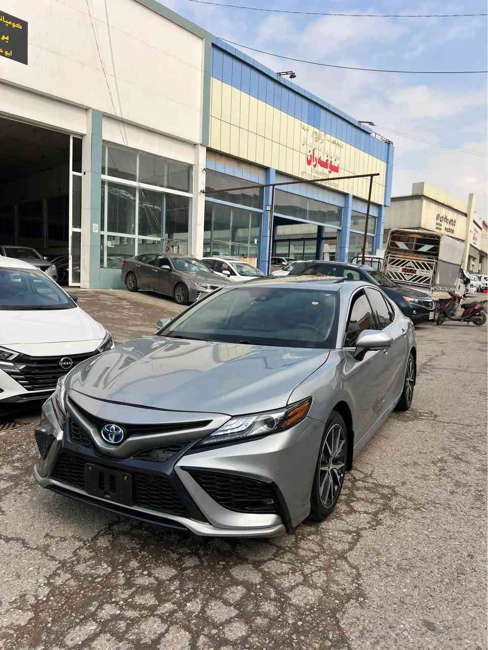 تيوتا كامري 2024 XLE 
مواصفات XLE 
بصمه 
شاشه كبير 
داتاشو 
بريك بصمه 
بابين بصمه 
فتحه 
هايبرد 
و بعد مواصفات هوايه 
سياره بدون صبغ بدون دواخل بدون ارباك فقط بي شبر بنيد تعديل بارد 
مكان سياره اربيل شارع ١٠٠ م مدينه معارض 
رقم موبايل *********** واتساب اكر, نينوى
