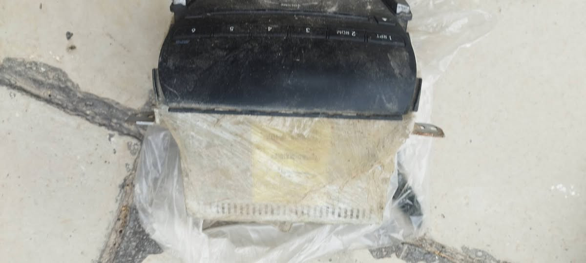 سلام عليكم مسجل و شاشه  و نيكلات مال دعاميه   مال ازيره. موديل 13 البيع قيم واخذ مكاني بغداد الكرخ الثانيه ***********
