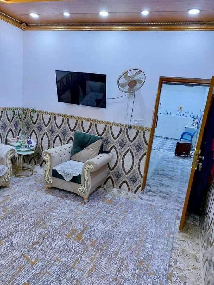 للبيع بيت 50متر طابقين شارع 12 متر مفتوح على شارع الكيات حي ميسان موقع مميز يحتوي على غرفتين و صاله و مطبخ و استقبال وصحيات للأستفسار اتصل ***********
