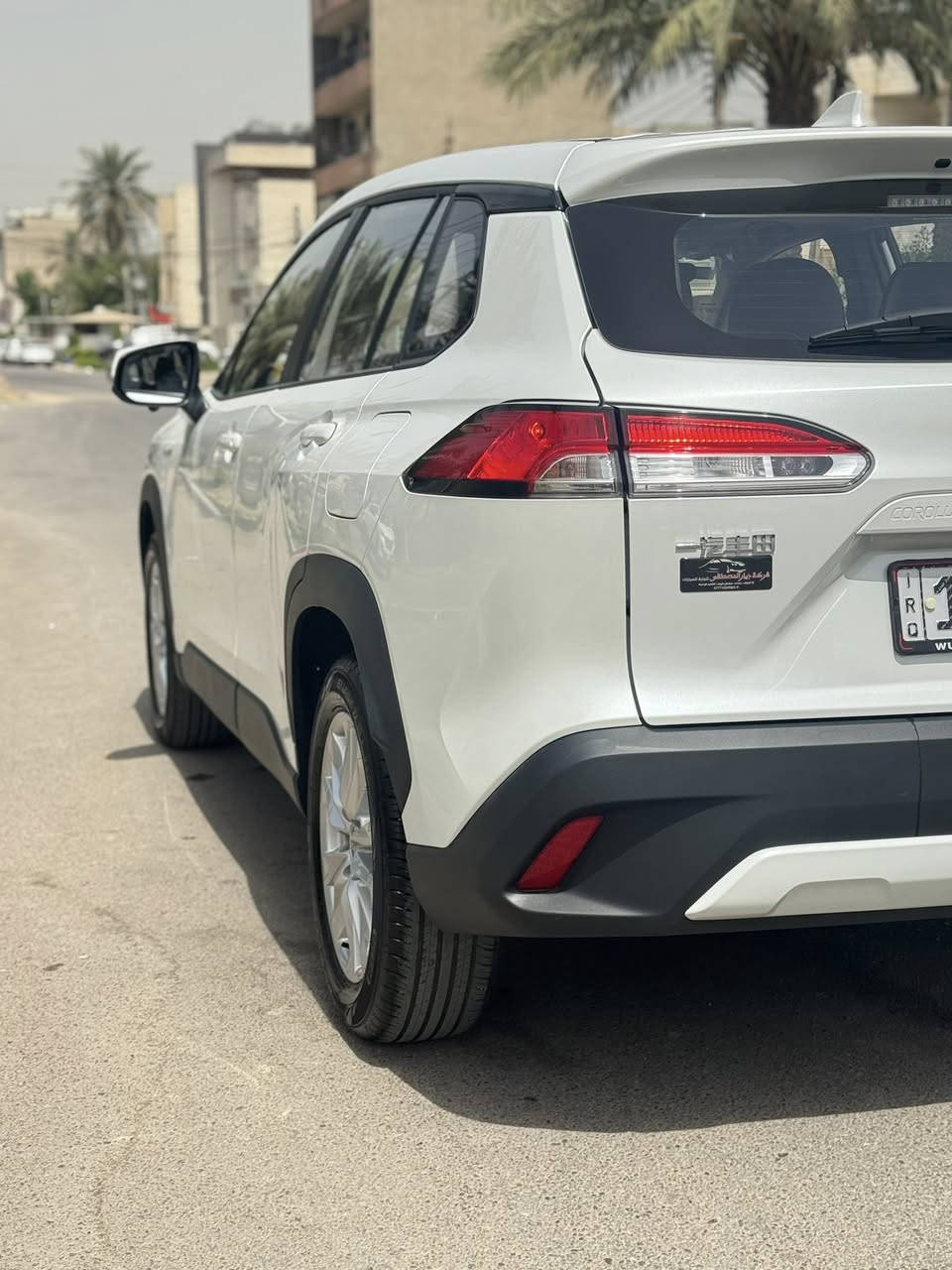 كورولا كروس HEV – الشكل الخليجي، فول مواصفات، علامة سوداء!
موديل،2024 | رقم بغداد ا مع كراسي داخل مشمشي 
المواصفات الأهم:
✅ محرك 2000 سي سي – 4 سلندر هايبرد (صنع في اليابان)
✅ دفع أمامي + ناقل حركة CVT
✅ أربع كاميرات بزاوية 360 درجة لرؤية شاملة
✅ جنوط قياس 17 إنش
✅ مصابيح أمامية LED
✅ دخول وتشغيل بصمة (عدد 2)
✅ إشارات على المرايا الجانبية
✅ تحكم كهربائي كامل بالنوافذ
✅ مقعد السائق كهربائي + 4مقاعد جلد
✅ تبريد أمامي وخلفي
✅ فتحة سقف (سلايد) بانورامية
✅ نظام مراقبة ضغط الإطارات TPMS
✅ نظام رادار أمامي ومثبت سرعة
✅ أنظمة سلامة متقدمة:
• نظام تحذير التصادم الأمامي
• نظام التوقف التلقائي
• نظام تحذير الخروج من المسار
• نظام البقاء داخل المسار
✅ بلوجكترات + نظام ABS
✅ منافذ USB-C
✅ لايت زنون عالي / ناصي
 للاستفسار الاتصال ***********
