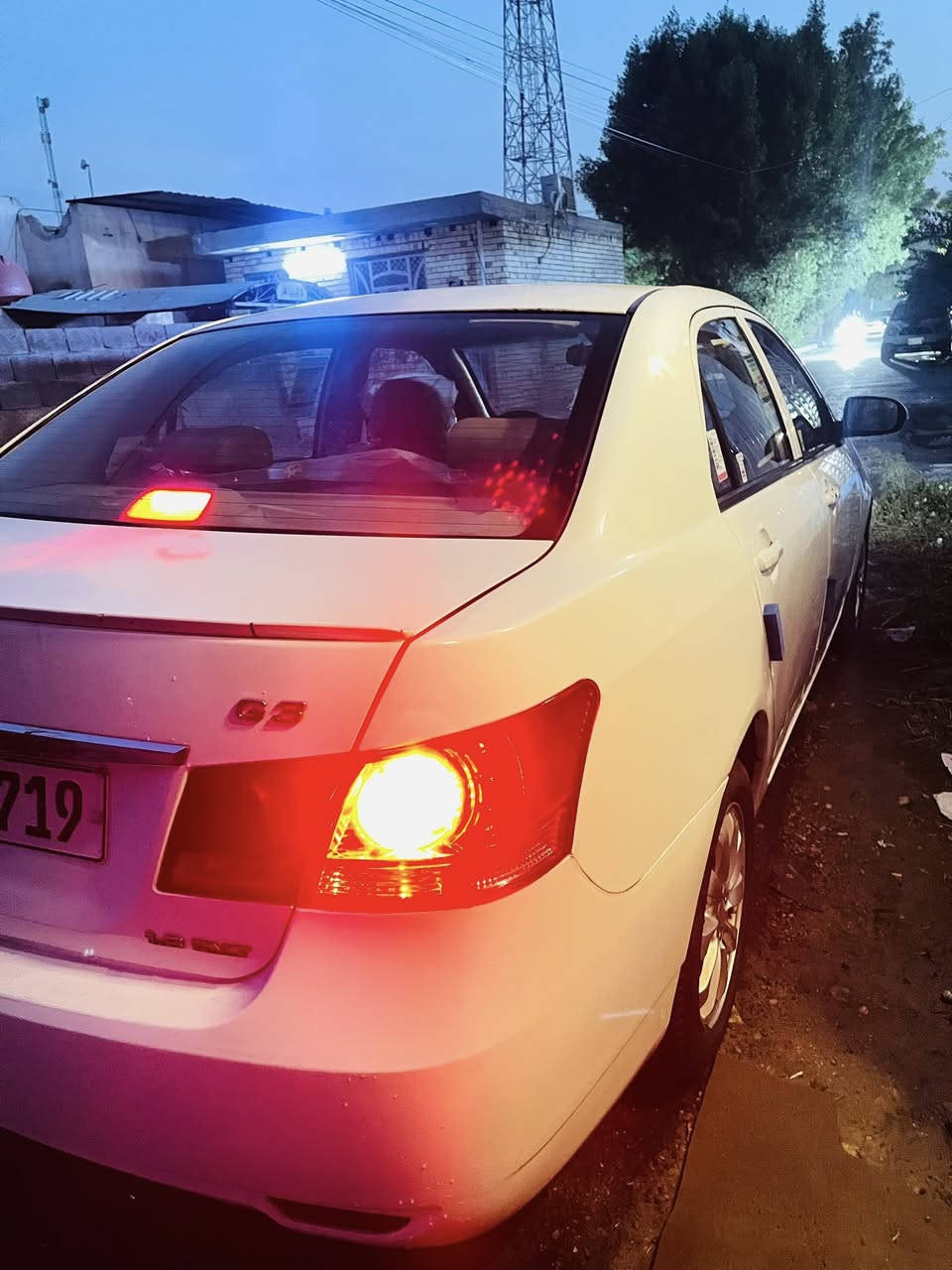 بي واي دي موديل 2013 g3
بأسمي تحويل ثاني يوم 

حداديه صدر خلفي امامي جديد كير محرك بلادي خير من الله 

كير أوتوماتيك 

بصمه

سنتر لوك

فتحة سقف 

اشاير مري 

حساسات 

رقم بغداد الجديد

كهربائيات كلها شغله

مكان السياره بغداد 

السعر 45 وبيها مجال قليل 

الهاتف ***********
