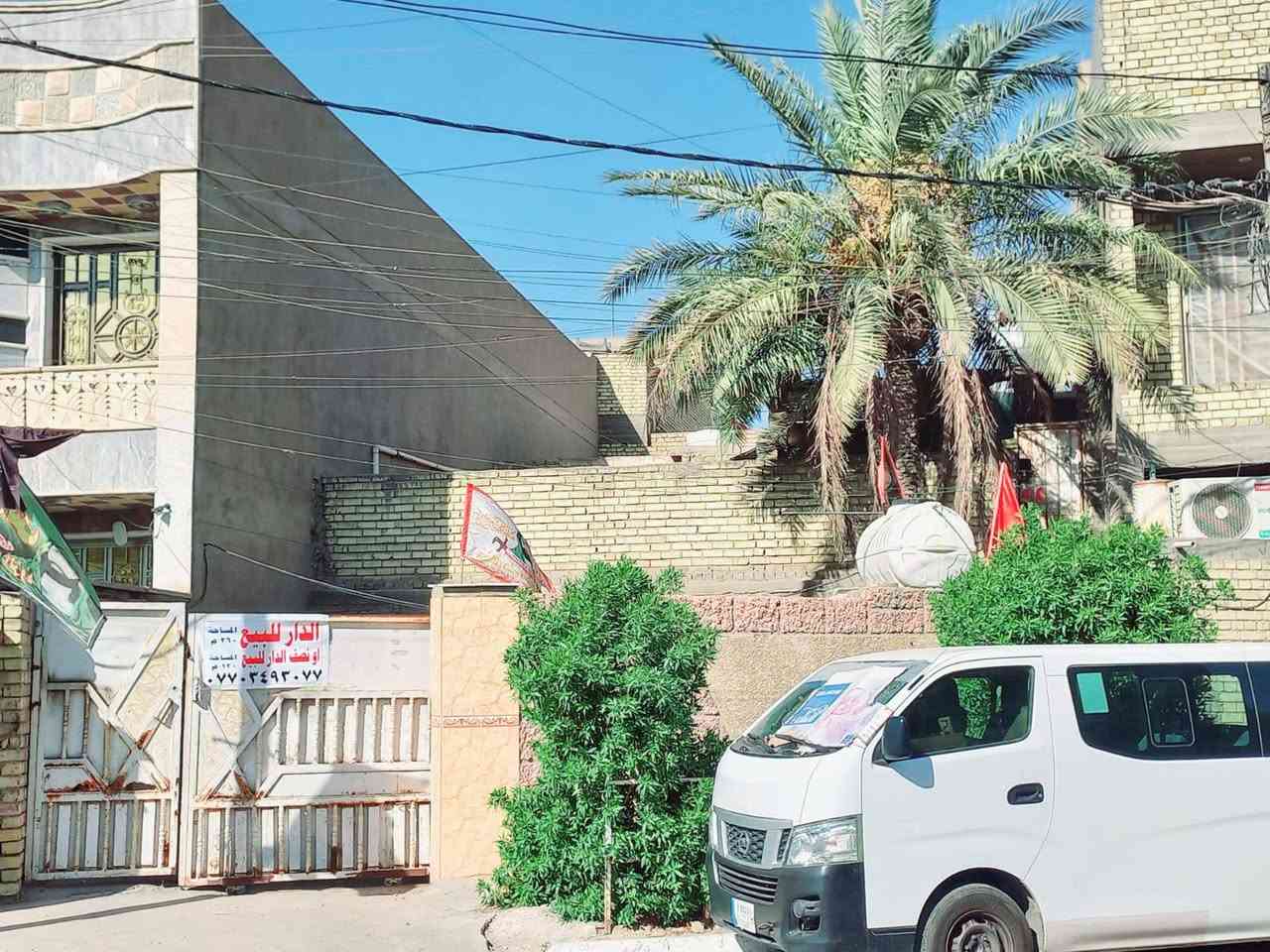 📢 للبيع دار في موقع متميز -  الكماليه شارع[ 70 ] الرئيسي
فرصة عقارية مميزة، للبيع دار (طابو صرف وباسمي). (البناء بناء البيت قديم جداً)، وأنا (بايع لك أرض) يعني البيت يعتبر عن أرض (قاع) على شارع 70 (الشارع الرئيسي).
​🔹 المساحة: (133) 
🔹 الواجهة (5) متر والنزال (27) متر.
🔹 الموقع: شارع 70 (الشارع الرئيسي).
​💰 السعر المطلوب: (145) مليون دينار عراقي (وبيها مجال للجادين).
​📞 للاستفسار والتواصل:
يرجى الاتصال على الرقم: (***********)
