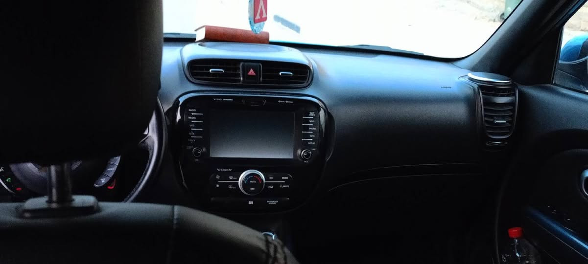 السلام عليكم كيا صول للبيع موديل ١٥ بسمي رقم بابل  رقم انكليزي سياره جاهزه من كلشي اي نقص مابيه مكانه كربلاء   بيها قطعه بنيد وحده 
قماره جارده وارد أمريكي  محرك٢٠٠٠ gdi  شاشة كبيره كامرا خلفية داخل جلد مكفوله مكينه وكير وحدادية  جديد ماشية فقط ٥٧  للاستفسار اكثر ع الرقم *********** مكلف بل نشر
