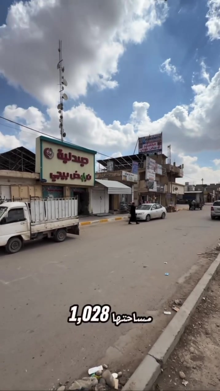 السلام عليكم
للبيع عقار مميز يتكون من قطعة أرض + عمارة + بيت، بمساحة كلية قدرها 1028 متر مربع، موزعة على ثلاث قطع متصلة (طابو رسمي).

📍 الموقع: قضاء بيجي – حي العصري، على الشارع العام، بجوار دائرة الأنواء الجوية.

🔹 العقار صالح للاستخدام كـ:

 • مجمع طبي

 • مستشفى أهلي

 • قاعة أعراس

 • مول تجاري

📞 للاستفسار يرجى الاتصال على الرقم: ‭0773 590 4019‬
