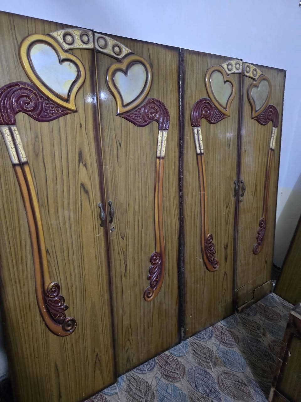 اسلام عليكم غرفه مناسبه جدا مستعمله
مثل ناموضح بلصور عوزه تلحيضات 
***********
