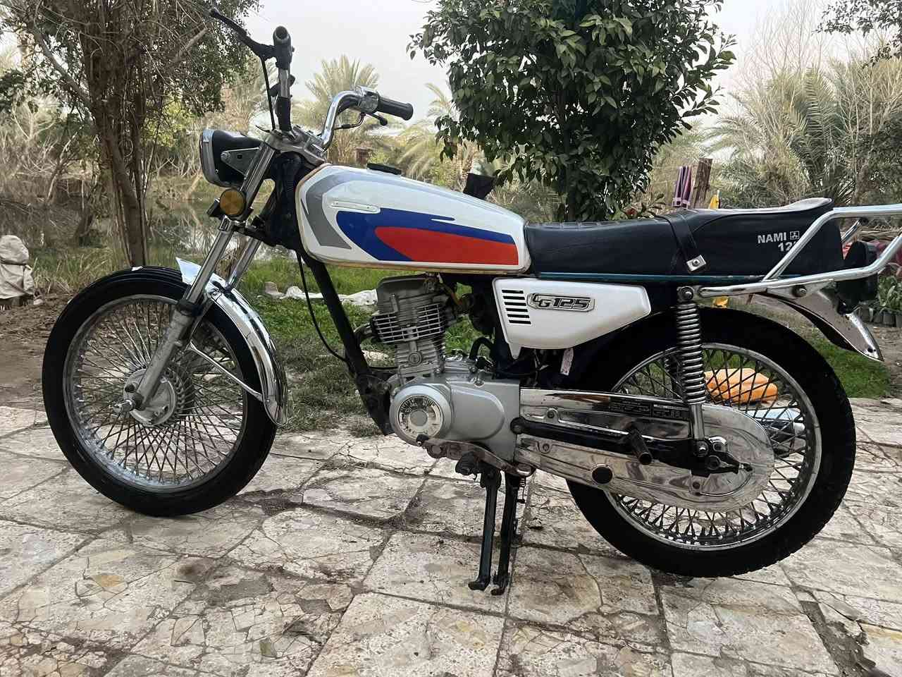 سلام عليكم اخوان دراجه للبيع كامله مابيها نقص برغي عنواني النجف كوفه عباسيه الستفسار ***********
