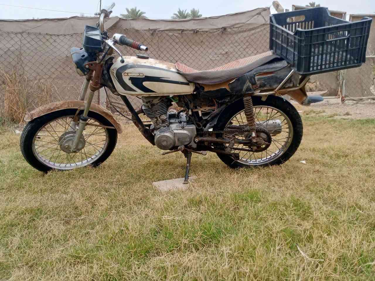 ب100 شغاله وكامله نقصه تاير وجوب   اوراقه موجودة  عنوان البوعلوان 0772 140 4887
