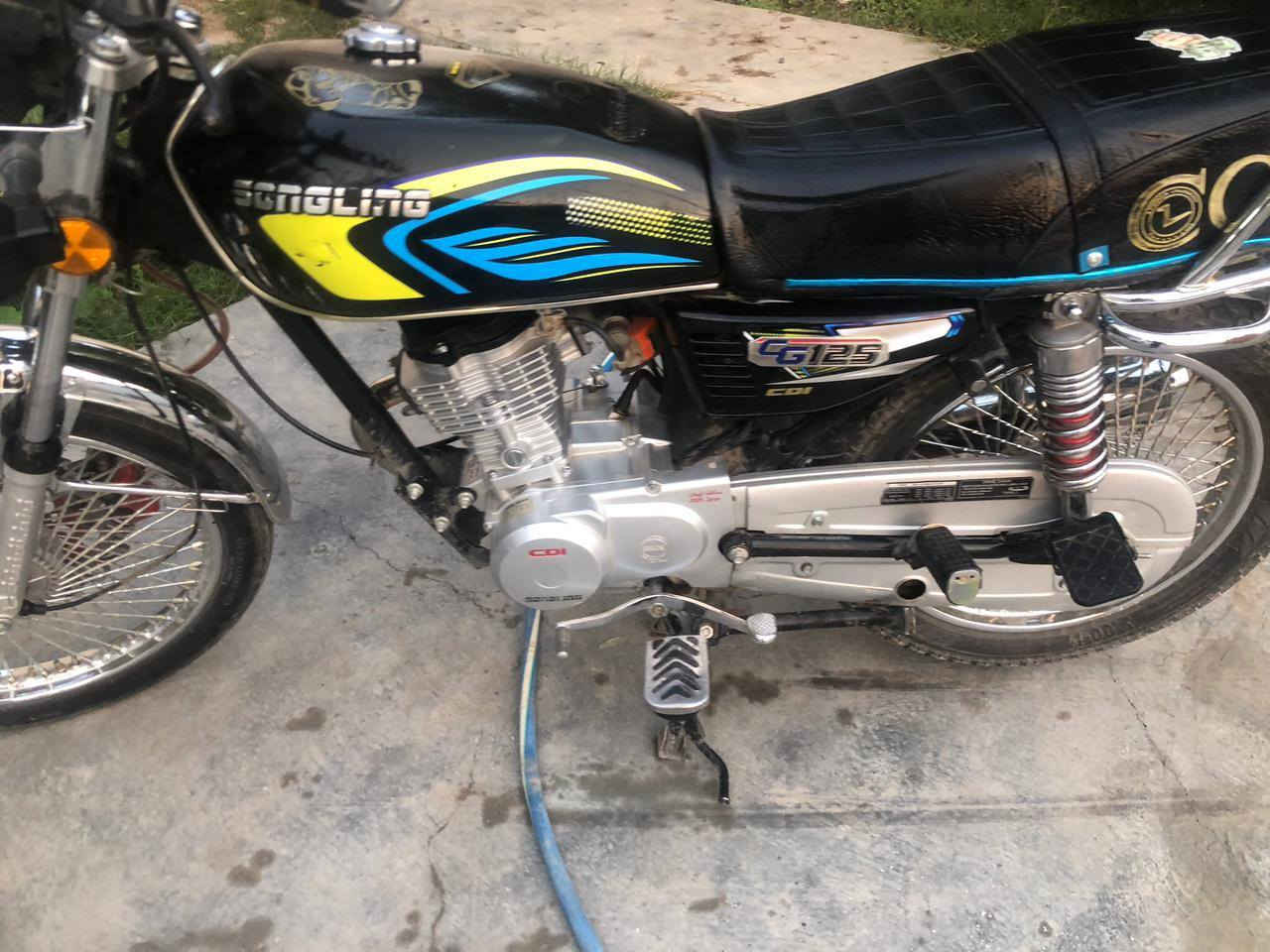 سلام عليكم تايكر 25 للبيع بس الجامه مال الدشبول مكسوره لأكن شغال طبيعي مكفولةة للتواصل ***********
