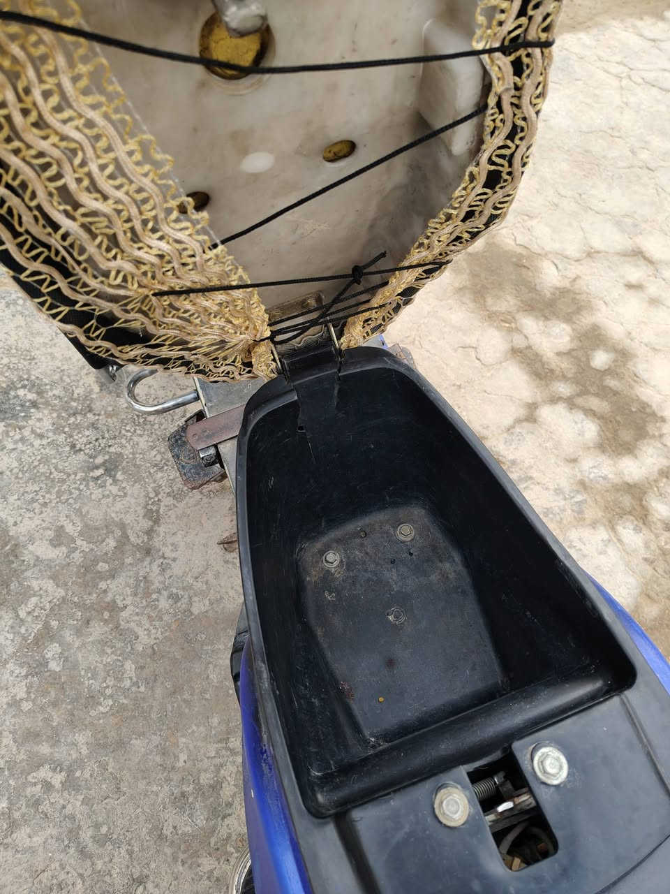 موطور هارلي للبيع 
• الموطور شغّال.

• البطاريات تعبانه (يحتاج تبديل). تكدر اتبدله بطاريات مستخدمه ب 50 الف . يصير يوديك وين ماتريد 

• ملاحظه / بريك الخلفي غير شغال.

• بريك الأمامي شغال✔ 

✨ المواصفات:

✔ بصمة تشغيل

✔ مانع سرقة

✔ سويجين

✔ هورن

💰 السعر: 200 ألف .ابيعلك بسعر كشر .

📍 المكان: الگرمة
تواصل واتس اب:
***********
