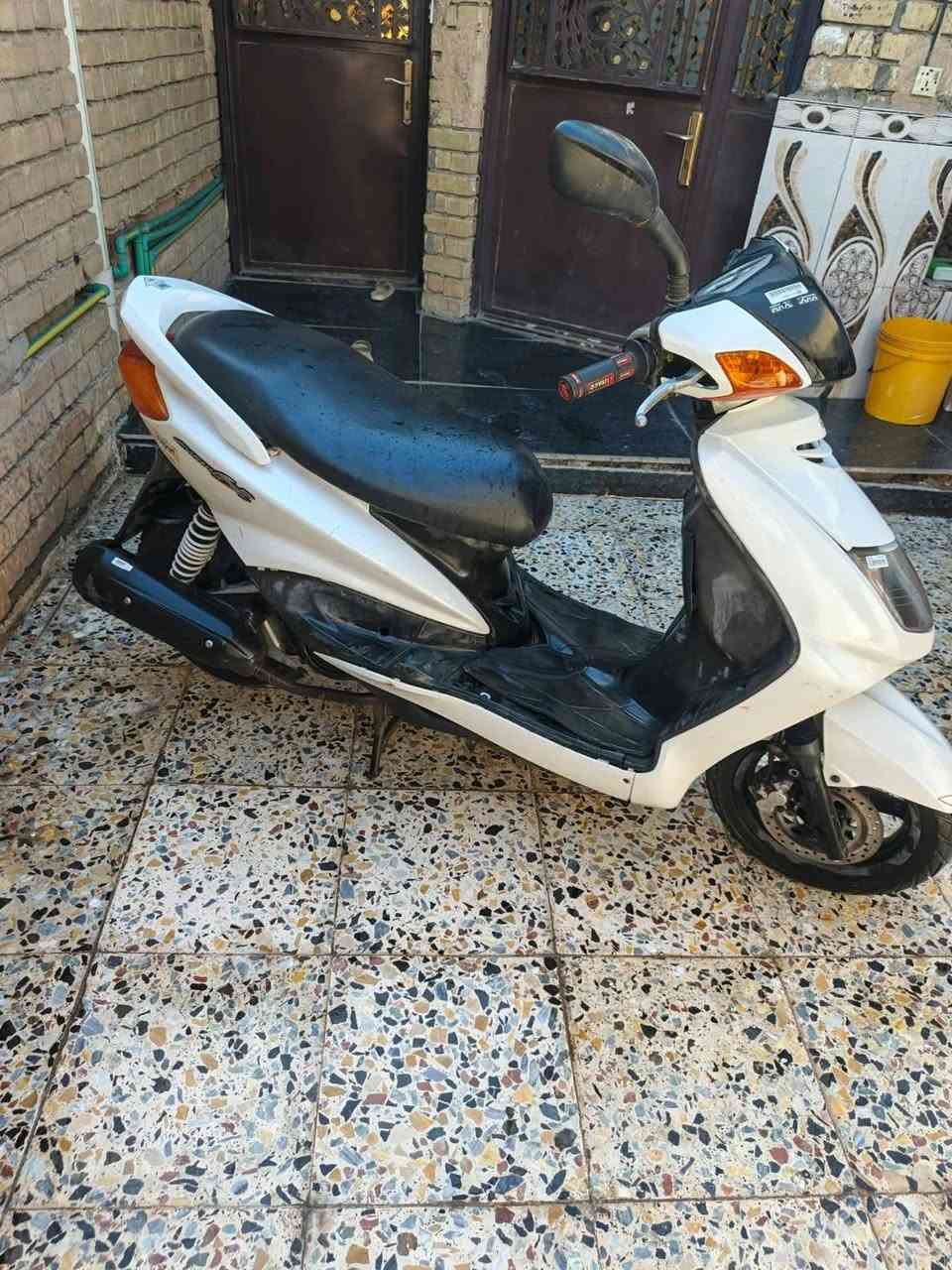 سكنس نثيه ياباني 110 ستان كهربائي دراجه بيها منفيس ونضيفه كلش كلش جديده ونضيفه زنون عالي ناصي ثلجي هورن سيدان عالي كهربايات كلها شغاله اشاير نكره سلف وهندر دراجه نضيفه من كل نواحي شبه رمبة 
سعر500 مكاني بغداد زعفرانيه 
***********♥️
