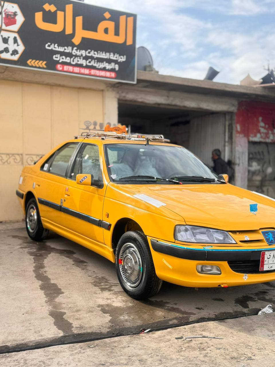 بيجو باص موديل 2013  تخم تاير جديد صدر امامي خلفي جديد مكينة وكير جديد لاصرف ولابخار تتفئ وتبريد شغال ***********
