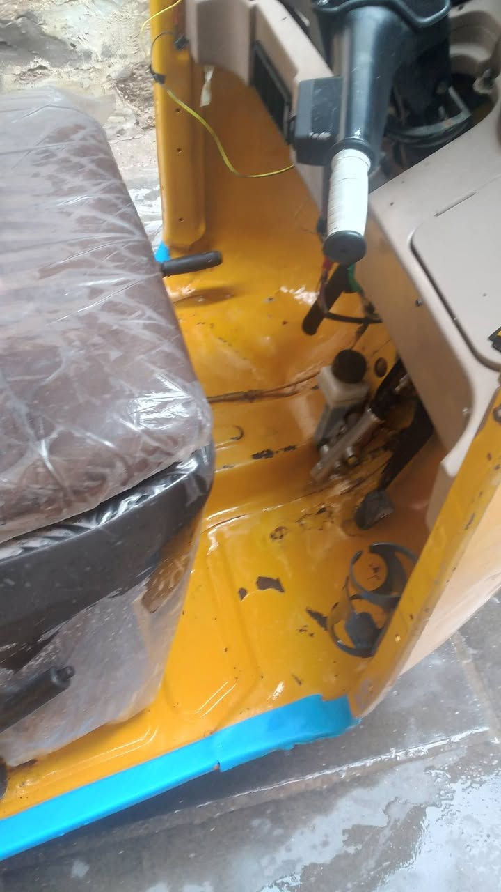 السلام عليكم شباب تيك توك للبيع موديل 18 رقم سنويه بكاني بغداد المعامل الحسينيه السعر6 وبيها مجال***********
