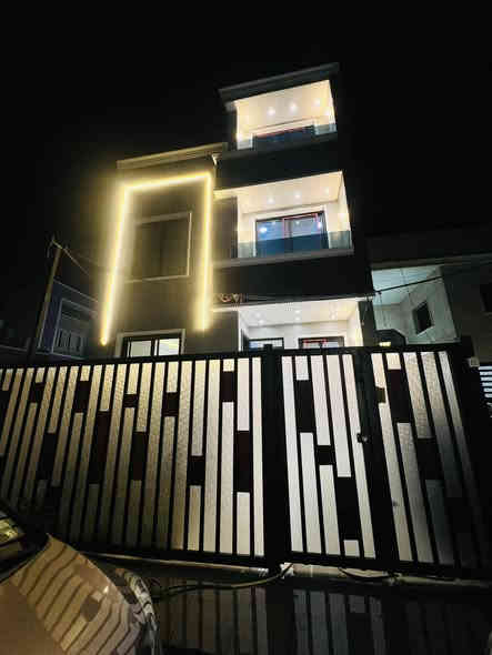 للبيع دار سكن مساحته 57 متر
🏠 الرفاق الاولى  ( واقع حال 80 متر)
⛳️على شارع 20 ركن على شارعين 
موقع مميز جدا ( خلف مدينة ألعاب الجهاد )                                               
⚘️⚘️      الواجهه 7  النزال 8 
           مدخلين بناء Vip 
الطابق الارضي درجه اولى صاله ومطبخ وحمام 
الطابق الاول. غرفتين نوم و حمام 
الطابق الثاني غرفة نوم  وسطحين 
ارضية مرمر تركي  أبواب قاصه 

      ♦️♦️♦️بناء سنة 2025♦️♦️♦️
        🌹السعر   اتصل بنا واتساب 🌹
عنوان المكتب / بغداد ▪︎حي الجهاد ▪︎مدخل الديوان ⛳️

📌الإتصال مكتب الدار للعقار 
📌المهندس بشير الشويلي 
⭐*********** واتساب 
♦️او مراسلة الصفحه 
https://www.facebook.com/الدار-للعقار-102052908357408/
