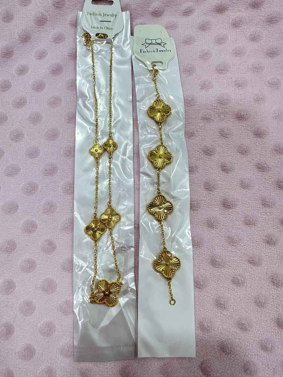 سيت ذهب برازيلي سعر السيت داخل المنشور على (الفين)
يوجد توصيل داخل سبع البور سعر التوصيل الف 
رقم/*********** او خاص
