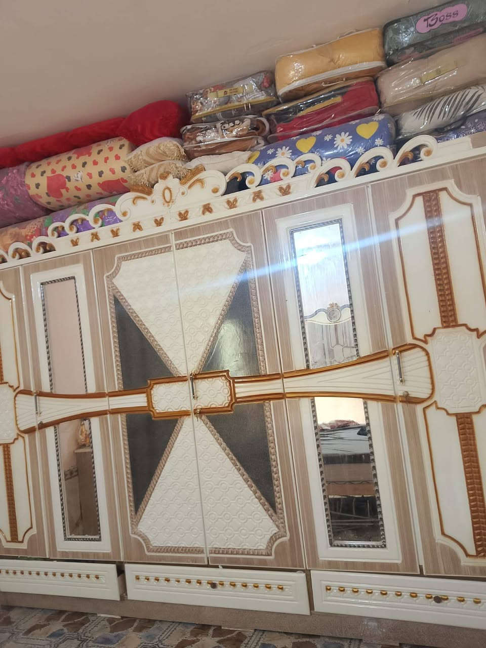 غرفة نوم البيع تصميم تركي بس الخشب عراقي اريده مليون ونص وبيه مجال ناصريه ***********
