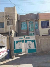 دار مساحة ١٠٠ للبيع  واجهة ٥ ونزال ٢٠ بناء٢٠١٠مدخلين  يتكون من كراج وا...