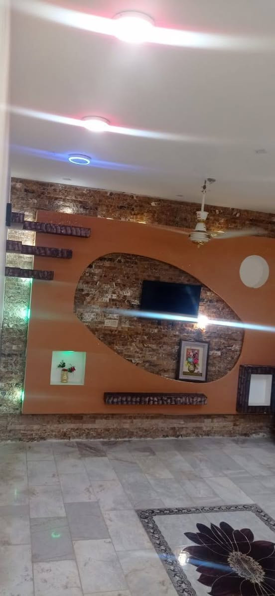 سلام عليكم بيت للبيع
مجاور مدرسة الأنوار الأهليه
البيت كامل من تأسيس مجاري
ارضية البيت مرمر كامل
{البيت ركن على شارعين}تبليط
البيت يحتوي على غرفة1+صاله+استقبال+مطبخ+منور صحيات خارجيه وداخليهَ العدد2 مساحة البيت160متر
سعر البيت{93وبي مجال}طابو زراعي سند 25
للأستفسار أكثرــــــالرقم ***********
