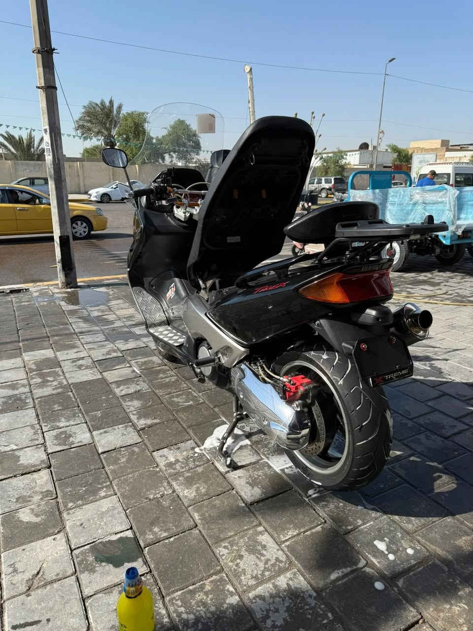 سلام عليكم.دراجه تي ماكس 2008 الدراجه مكفوله كفاله عامه  نازله من معرض الواثق مال مزاد الصور موجوده ماشيه 19الف عليه ادامه البارحة بدلت دهن بانزين كله محسن فلتر دهن مكاني بغداد الكاضميه ***********
