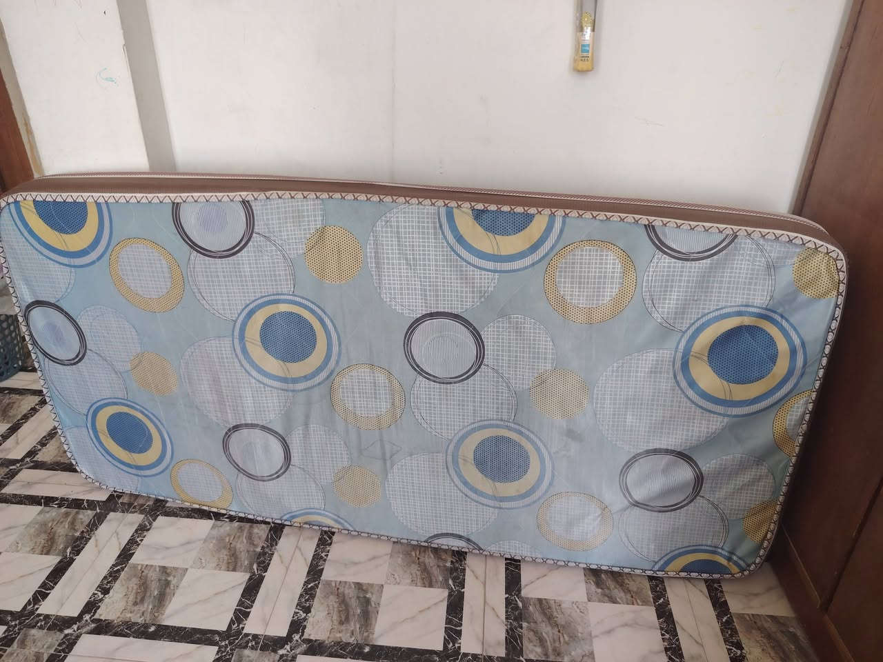 السلام عليكم تعلاكات الوحده علئ ١٠ ميز طعام يطبك عله 15  رحله عله 10 سكوتر ١٥ عربانه عله ١٥ جيس الملاكمه مع كفوف 10 دوشك طبي نضيف كلش عله 10 كرسي حديد 10كرسي صلاه 10 وشلال عله ٢٠ مكاني مدينه الصدر قطاع خمسه هاذه الرقم ***********
