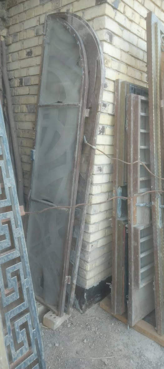 بيبان تزكام  حديد ثقيل نضيف جدآ  للبيع استفسار  على الرقم  ***********
