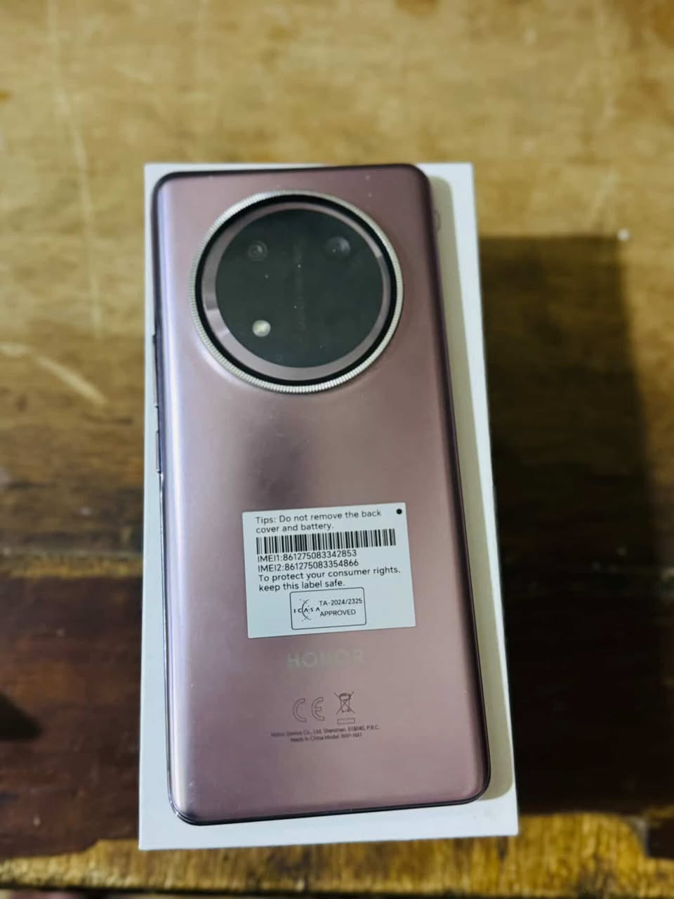 السلام عليكم
هونر X9C 5g. 
هونر اكس 9سي فايف جي 
بس مفتوح من الكارتون استخدام قليل كلش 
استخدام 4ايام 
ذاكرته 256
شاحنته ما مفتوحه 
ماخذينه كسر باكيت 
السعر ب 325وبي مجال قليل 
مكلف بل نشر 

هاذ راعي الجهاز ***********
