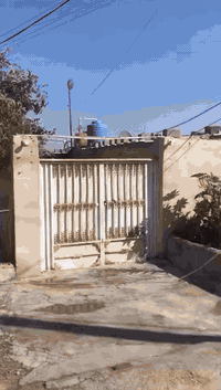 بيت حواسم  بي غرفتين وهول ودوانيه وصحيات داخليه وخارجيه   السقف سندويش...