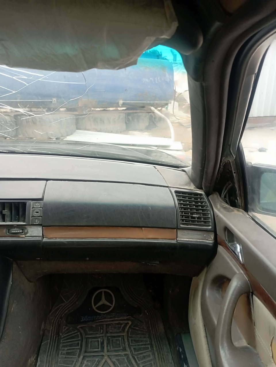 السلام عليكم مارسدس كير ومكينه D4 ملكه حداديه جديده تخم تاير بابل شرط التحويل مصفره غرامات مكاني بابل 
***********
