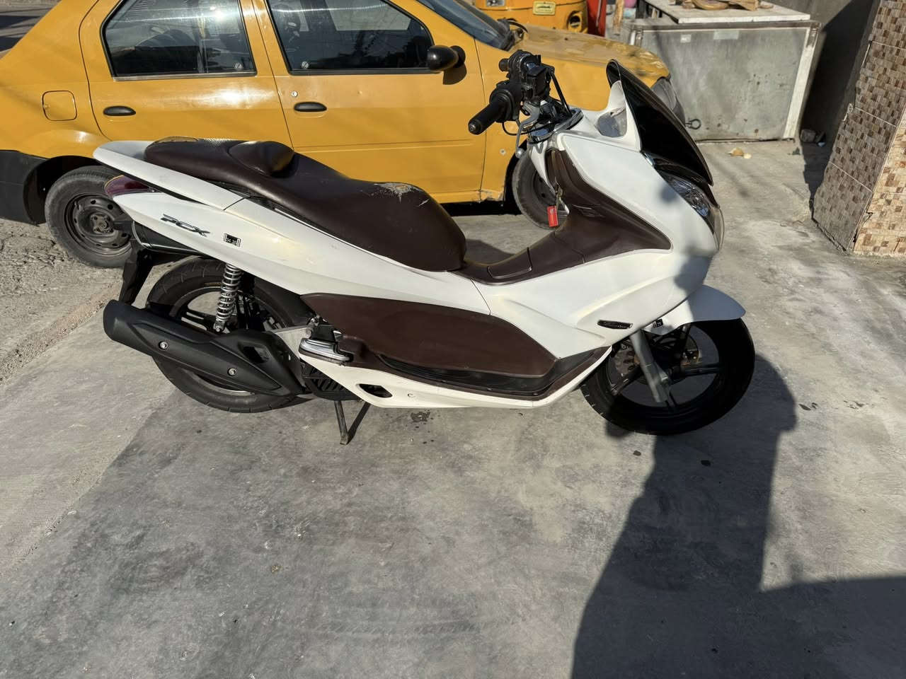 السلام عليكم للبيع pcx الجيل الاول ياباني الدراجه مكفول حساس ازدحام
استاند كهربائي 
تدفئه بل ايدين 
بيها خدوش بسيطه 
معروضه ب 12 وبيها مجال 
بغداد جميله 
***********
