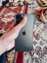 ايفون 13 برو ماكس 256 نظيف  ( مبدل شاشة اصلية وعدسة كامرة فقط )  بطاري...