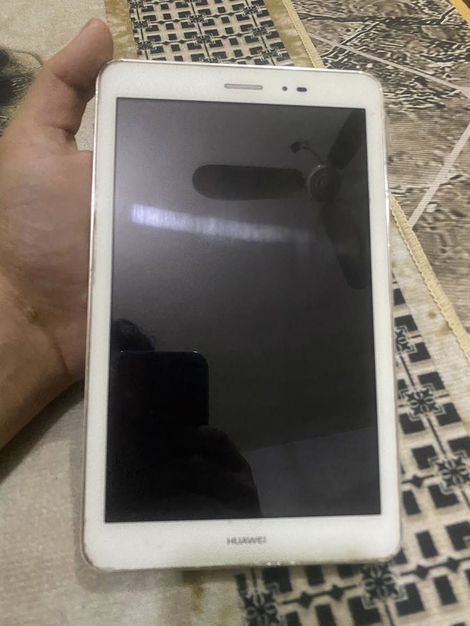 سلام عليكم
ايباد.  سامسونج  ٣٠ 
( رمز ناسي والهوم عاطله بيها شريط مقطوع وفطر جدأ بسيط ما يبين ) 

٧ ايدج يشتغل بس شاشه بدون صوره ١٥ 

٦ بلاس بطاريه  ١٥ 

تاب هواوي بطاريه ١٠ 

مكاني مدينة الصدر *********** 

توصيل غير متوفر  ( ماكوو )
