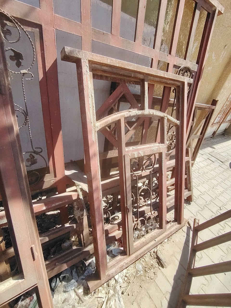 شبابيك بيت كامل للبيع
المكان كميت ***********
