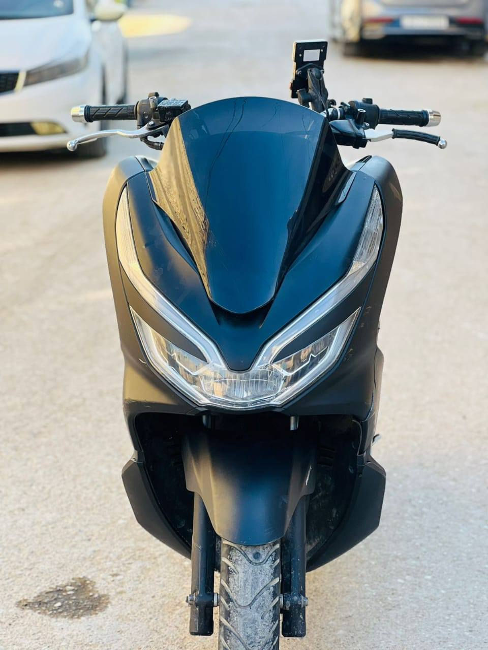 سلام عليكم للبيع دراجه PCx جيل ثالث  وارد كوري بصمة درجة حلو ونضيفة بمعنة الكلمة محرك برغي واحد مامفتوح بي كاملة مكملة مناقصهة شي كهربائيات كلهة شغالة السعر 1850 وبيه مجال بسيط انتة شراي خابرني وتدلل مو شراي لاتعبني والسوك كلشي بي واني خادم مكاني مدينة الصدر ***********
