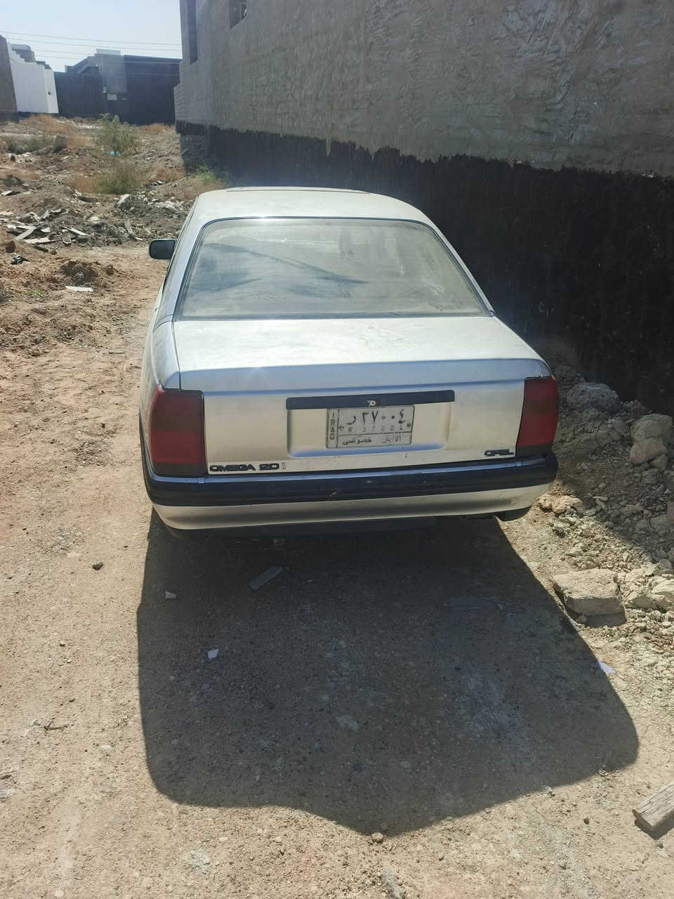 سلام عليكم اوميكا موديل 1991كير عادي محرك 2000 السعر 26وبيه مجال لشراي***********
