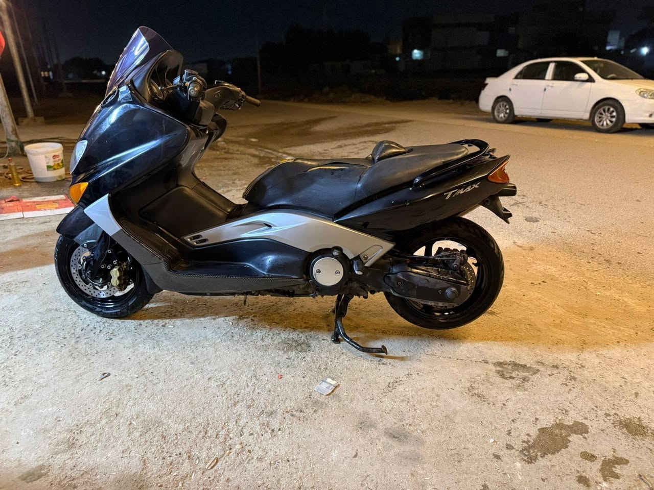 سلام عليكم
TMAX 2008 
نضافة 100/100
برغي ماناقصها 
دراجة مكفولة ودراجة مامتعوبة جانت مضمومة 
مكاني حلة *********** واتساب
سعر 24 وبيها مجال 
موشراي لتعبني 🤩
