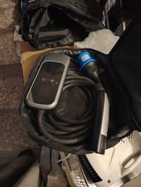 شاحن تسلا متغير من 16/32امبير اوربي مستخدم 07712742167