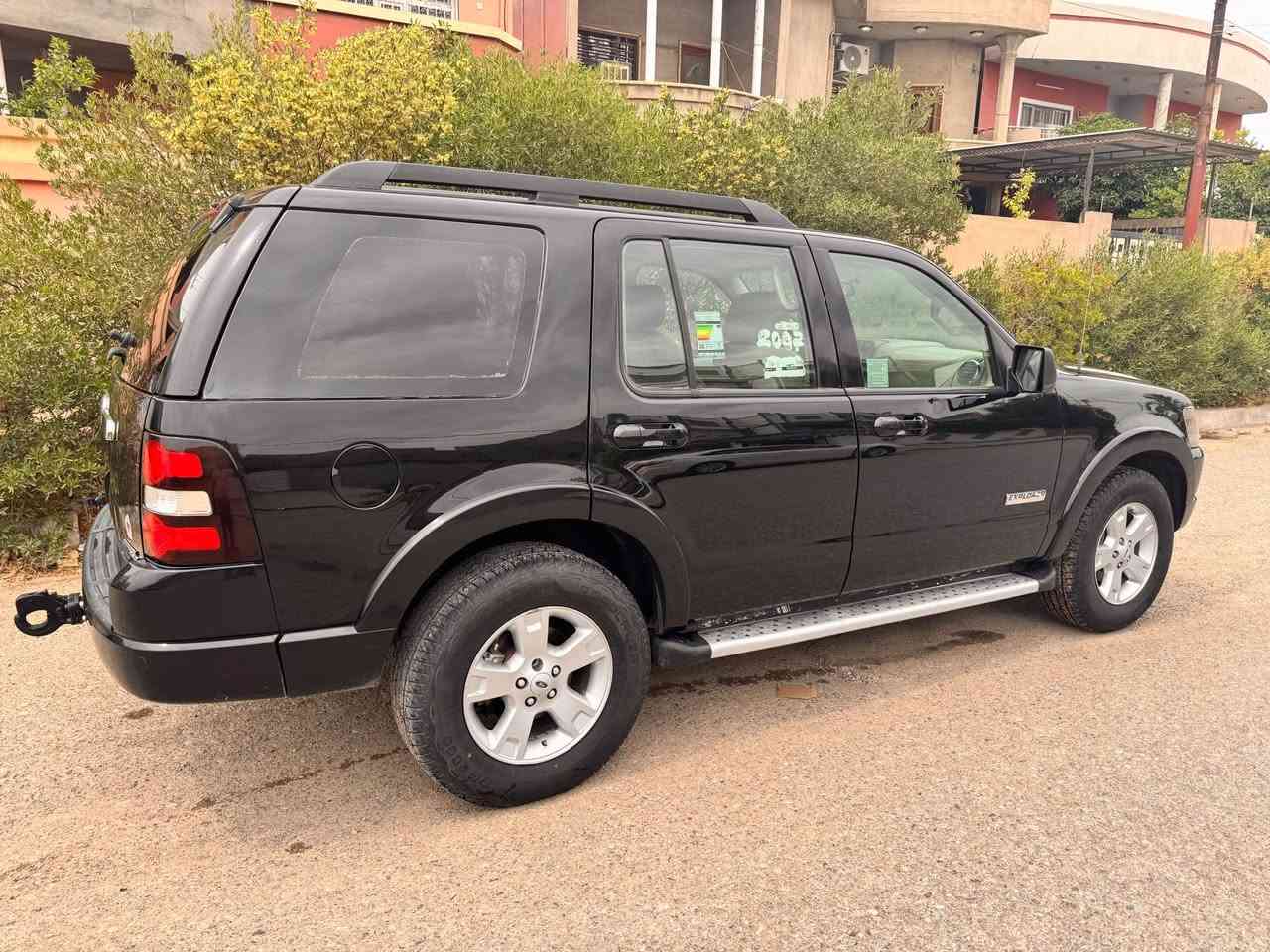 فورد اكسبلور 2007 رقم شمالي اربيل شرط التحويل والغرامات مكفوله من الصبغ بي طخه خفيفه جداً باب خلف السايق موضح بالصوره كير محرك جديد تراي وين ما تريد مكان السياره كركوك السعر 100 وبي مجال *********** كركوك, العراق
